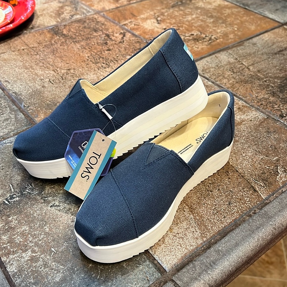 NWT TOMS Midform Alpargata Slip-on Loafers / Sneakers in Majorca Blue, size 7